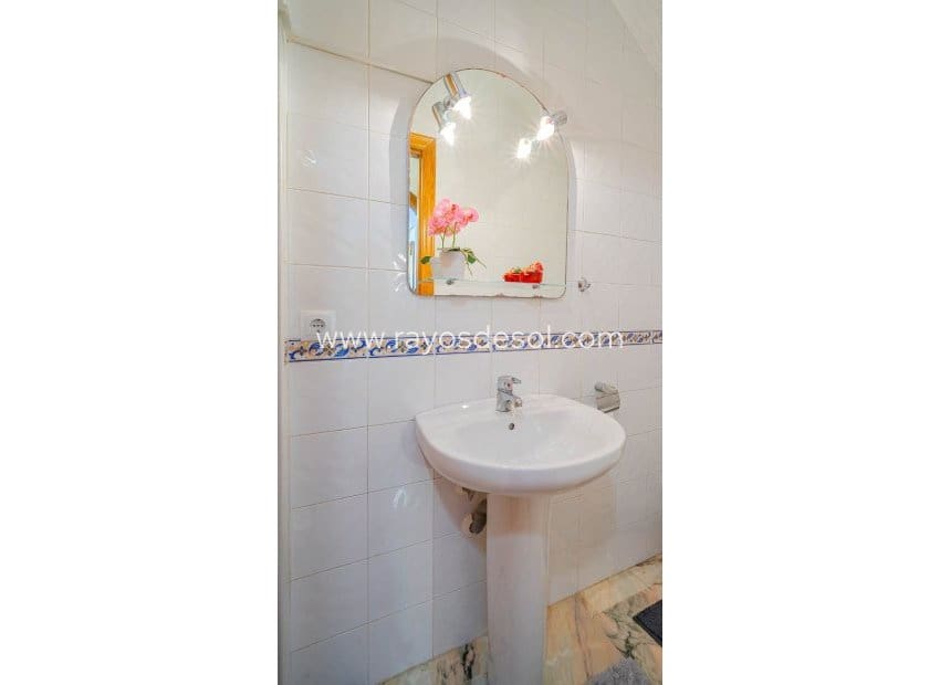 2 soveværelse Rækkehus til salg i Punta Prima med swimmingpool - € 269.000 (Ref: 9691498)