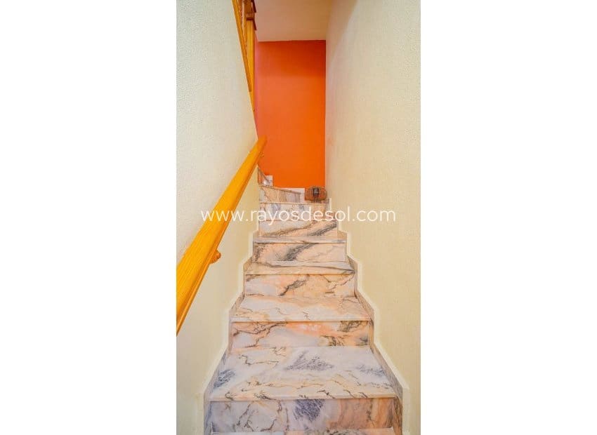 2 soveværelse Rækkehus til salg i Punta Prima med swimmingpool - € 269.000 (Ref: 9691498)