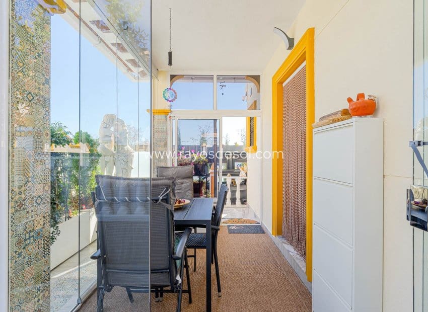 2 soveværelse Rækkehus til salg i Punta Prima med swimmingpool - € 269.000 (Ref: 9691498)