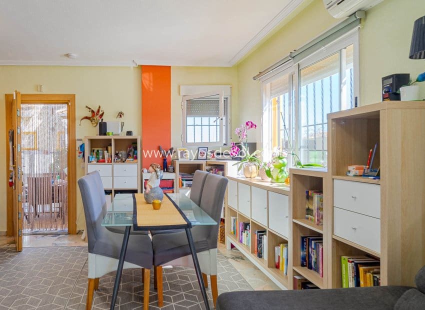 2 soveværelse Rækkehus til salg i Punta Prima med swimmingpool - € 269.000 (Ref: 9691498)