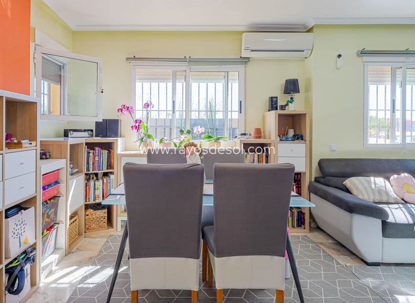 2 soveværelse Rækkehus til salg i Punta Prima med swimmingpool - € 269.000 (Ref: 9691498)