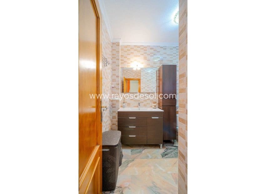 2 soveværelse Rækkehus til salg i Punta Prima med swimmingpool - € 269.000 (Ref: 9691498)