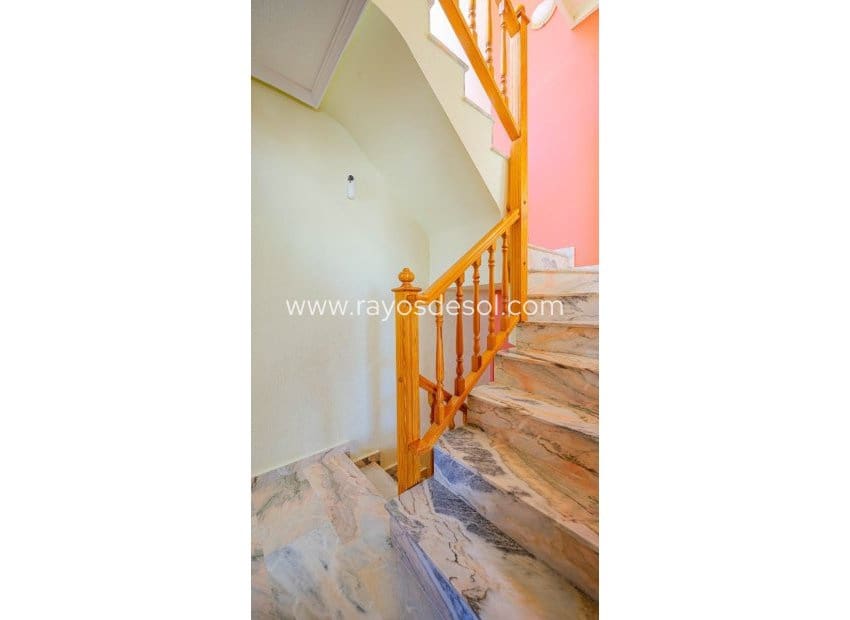 2 soveværelse Rækkehus til salg i Punta Prima med swimmingpool - € 269.000 (Ref: 9691498)