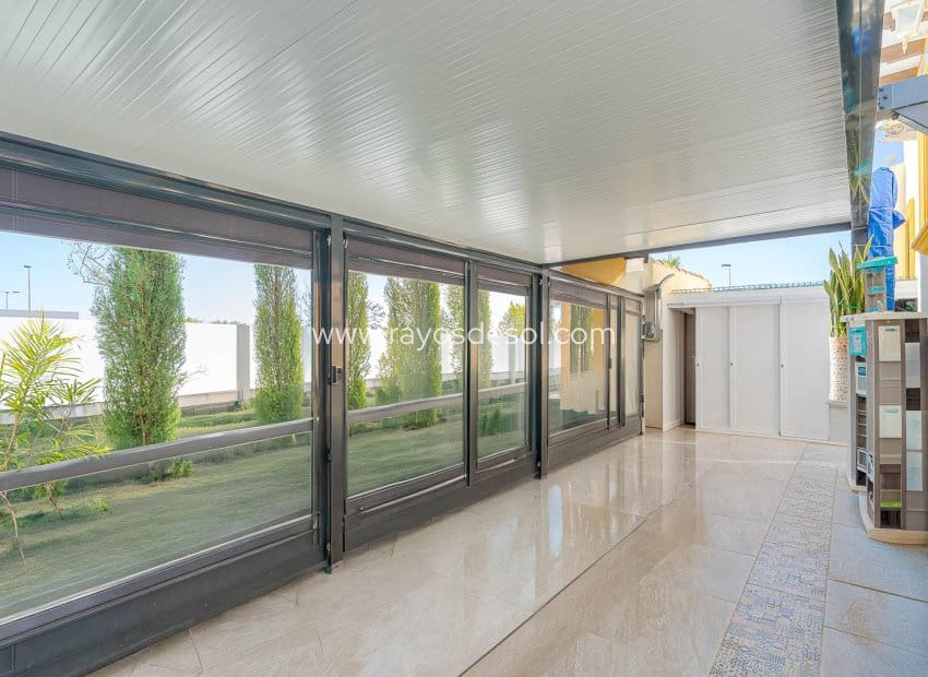 2 soveværelse Rækkehus til salg i Punta Prima med swimmingpool - € 269.000 (Ref: 9691498)