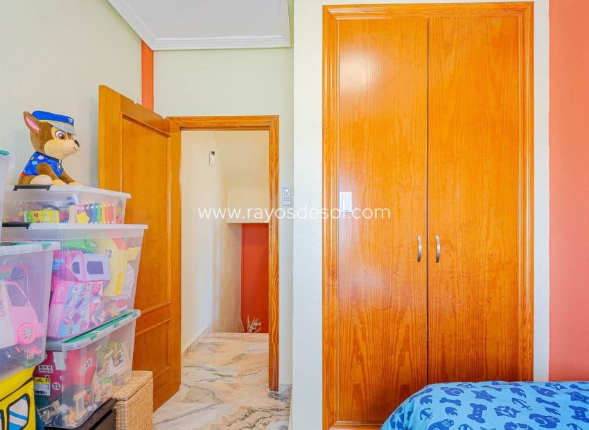 2 soveværelse Rækkehus til salg i Punta Prima med swimmingpool - € 269.000 (Ref: 9691498)