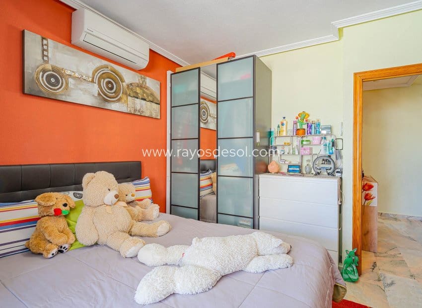 2 soveværelse Rækkehus til salg i Punta Prima med swimmingpool - € 269.000 (Ref: 9691498)