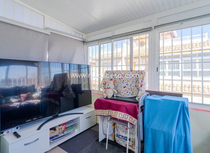 2 soveværelse Rækkehus til salg i Punta Prima med swimmingpool - € 269.000 (Ref: 9691498)