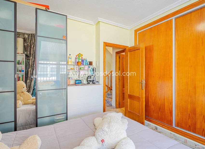 2 soveværelse Rækkehus til salg i Punta Prima med swimmingpool - € 269.000 (Ref: 9691498)