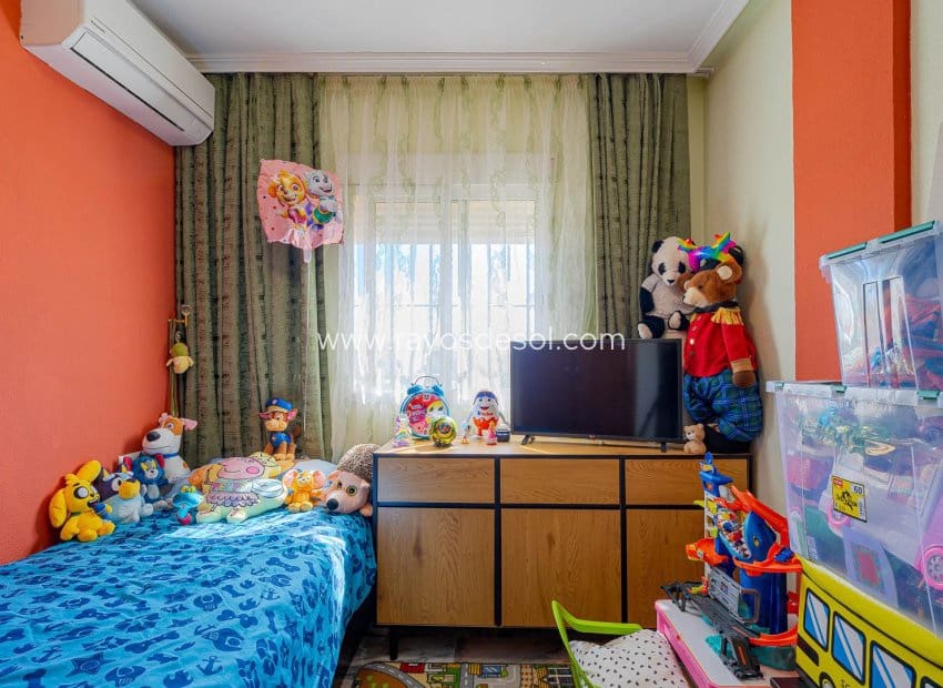 2 soveværelse Rækkehus til salg i Punta Prima med swimmingpool - € 269.000 (Ref: 9691498)