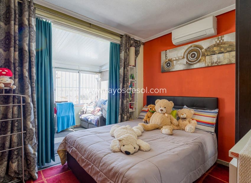 2 soveværelse Rækkehus til salg i Punta Prima med swimmingpool - € 269.000 (Ref: 9691498)