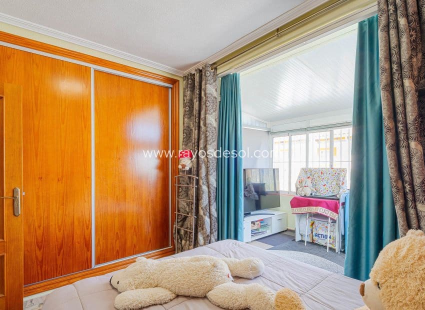 2 soveværelse Rækkehus til salg i Punta Prima med swimmingpool - € 269.000 (Ref: 9691498)