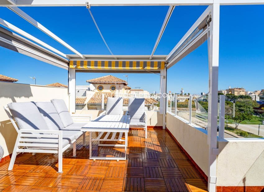 2 soveværelse Rækkehus til salg i Punta Prima med swimmingpool - € 269.000 (Ref: 9691498)