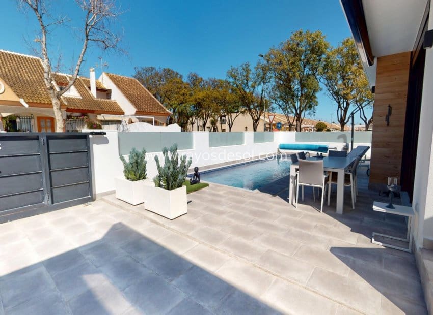 3 soverom Villa til salgs i Los Alcazares med svømmebasseng - € 469 000 (Ref: 9719120)