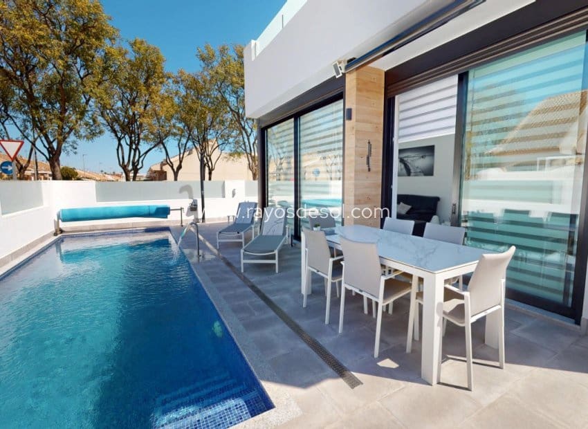 3 soverom Villa til salgs i Los Alcazares med svømmebasseng - € 469 000 (Ref: 9719120)