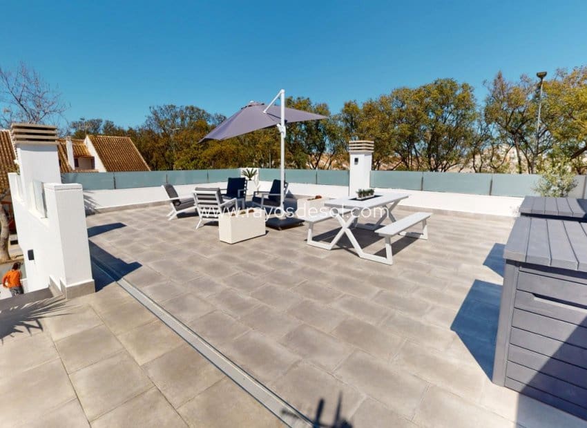 3 soverom Villa til salgs i Los Alcazares med svømmebasseng - € 469 000 (Ref: 9719120)