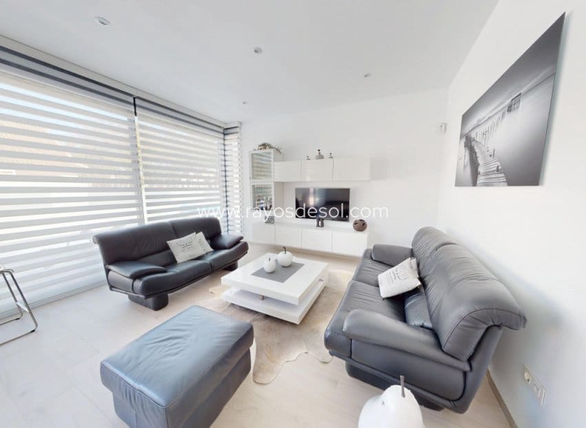 3 soverom Villa til salgs i Los Alcazares med svømmebasseng - € 469 000 (Ref: 9719120)