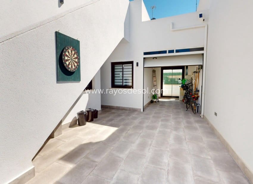 3 soverom Villa til salgs i Los Alcazares med svømmebasseng - € 469 000 (Ref: 9719120)