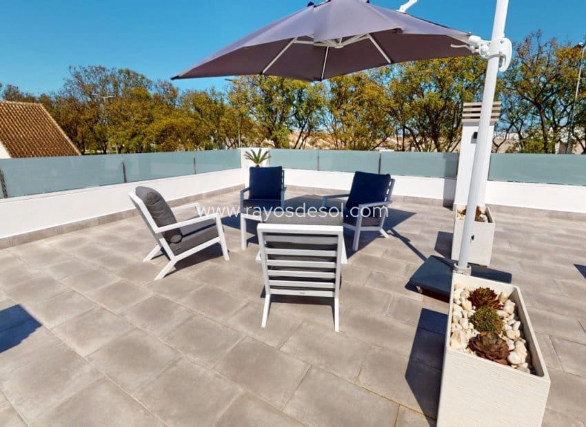 3 soverom Villa til salgs i Los Alcazares med svømmebasseng - € 469 000 (Ref: 9719120)