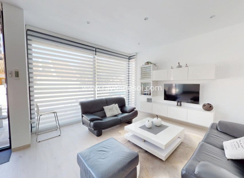 3 soverom Villa til salgs i Los Alcazares med svømmebasseng - € 469 000 (Ref: 9719120)