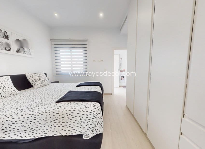 3 soverom Villa til salgs i Los Alcazares med svømmebasseng - € 469 000 (Ref: 9719120)