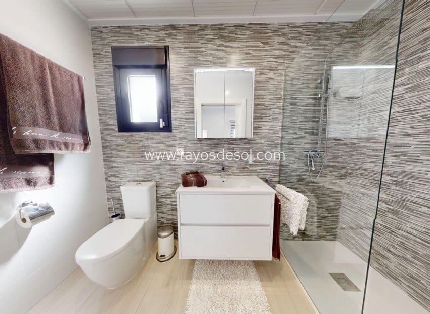 3 soverom Villa til salgs i Los Alcazares med svømmebasseng - € 469 000 (Ref: 9719120)