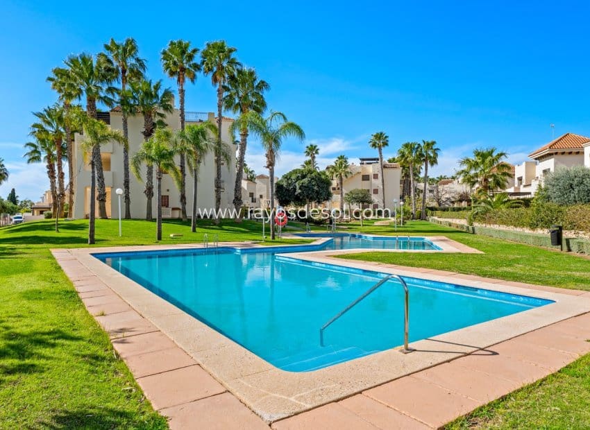 Apartamento de 2 habitaciones en Los Alcázares en venta con piscina - 259.000 € (Ref: 9719121)