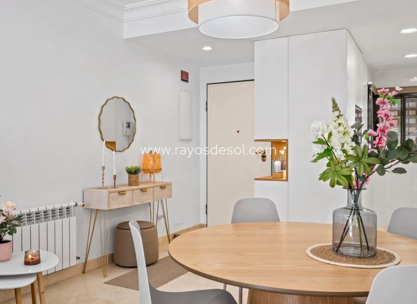 Apartamento de 2 habitaciones en Los Alcázares en venta con piscina - 259.000 € (Ref: 9719121)