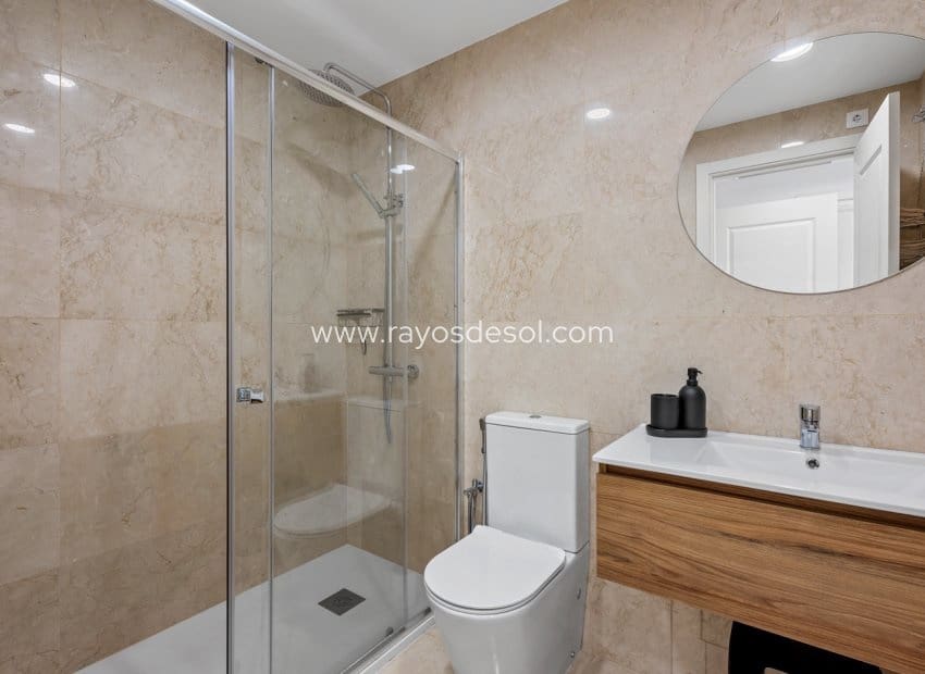 Apartamento de 2 habitaciones en Los Alcázares en venta con piscina - 259.000 € (Ref: 9719121)