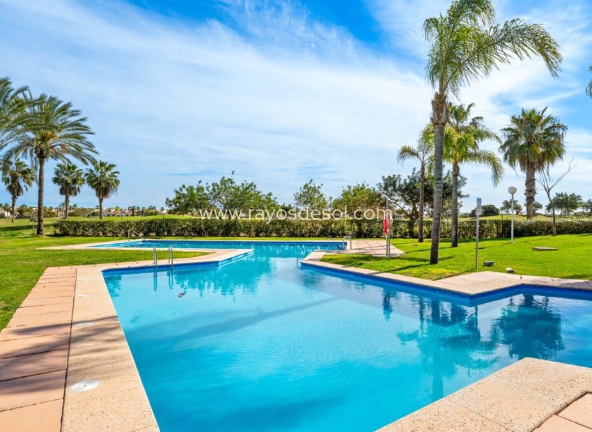 Apartamento de 2 habitaciones en Los Alcázares en venta con piscina - 259.000 € (Ref: 9719121)