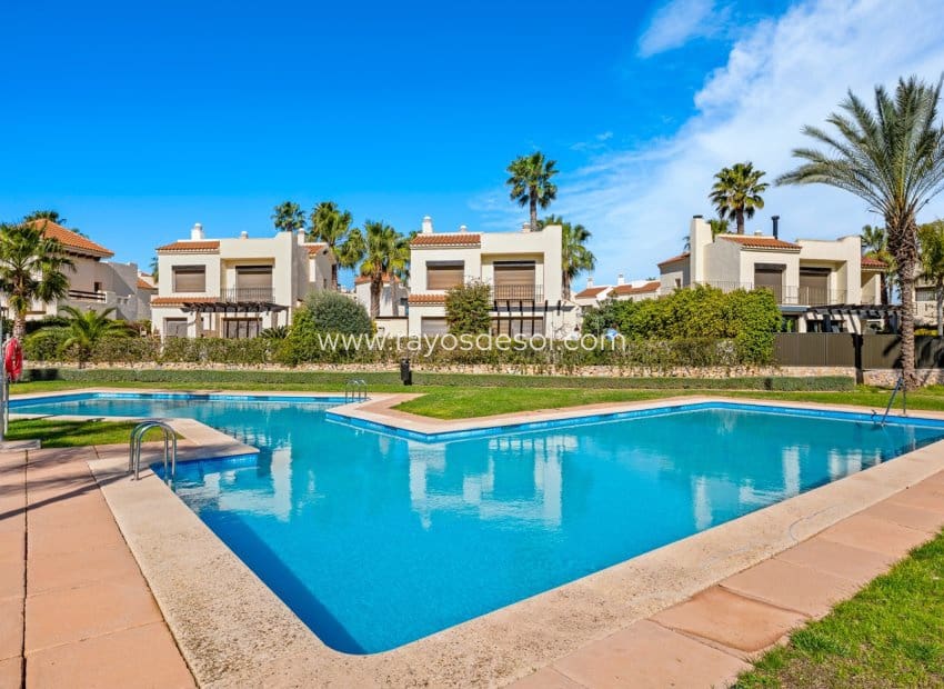 Apartamento de 2 habitaciones en Los Alcázares en venta con piscina - 259.000 € (Ref: 9719121)