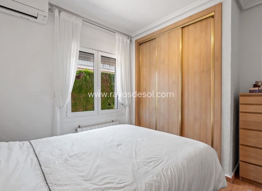 Chalet de 3 habitaciones en Rojales en venta con piscina - 495.000 € (Ref: 9723902)