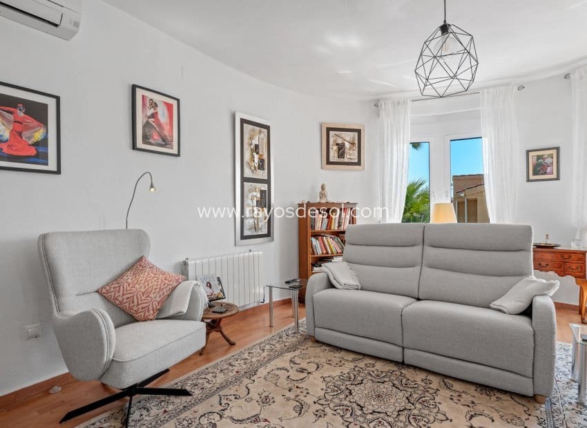 Chalet de 3 habitaciones en Rojales en venta con piscina - 495.000 € (Ref: 9723902)