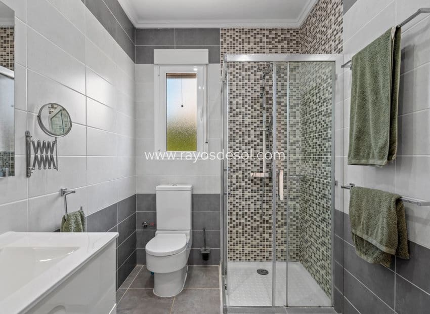 Chalet de 3 habitaciones en Rojales en venta con piscina - 495.000 € (Ref: 9723902)