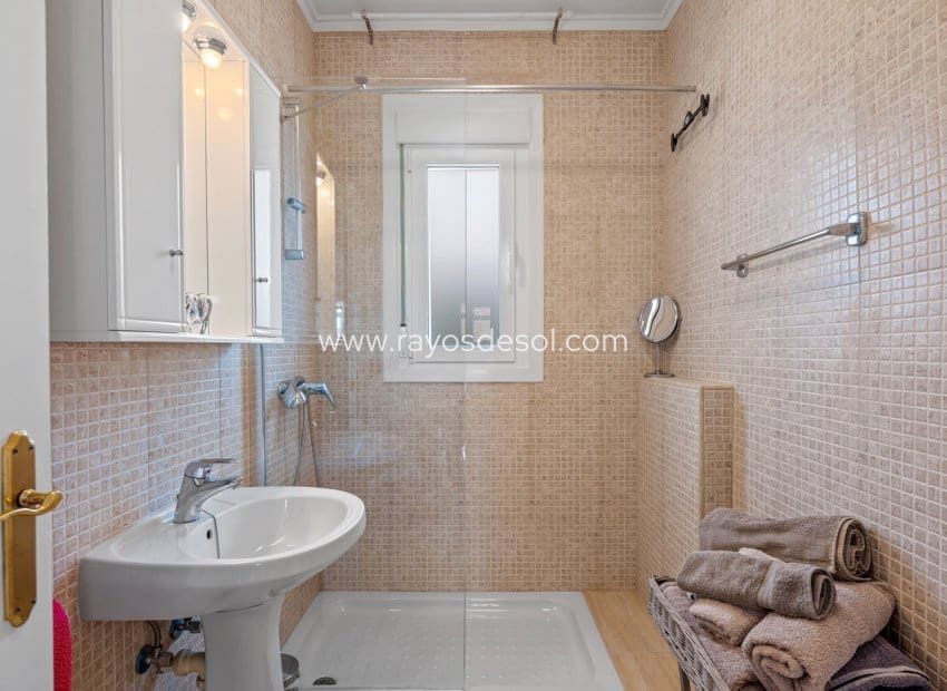 Chalet de 3 habitaciones en Rojales en venta con piscina - 495.000 € (Ref: 9723902)