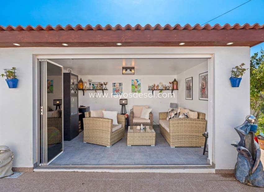 Chalet de 3 habitaciones en Rojales en venta con piscina - 495.000 € (Ref: 9723902)