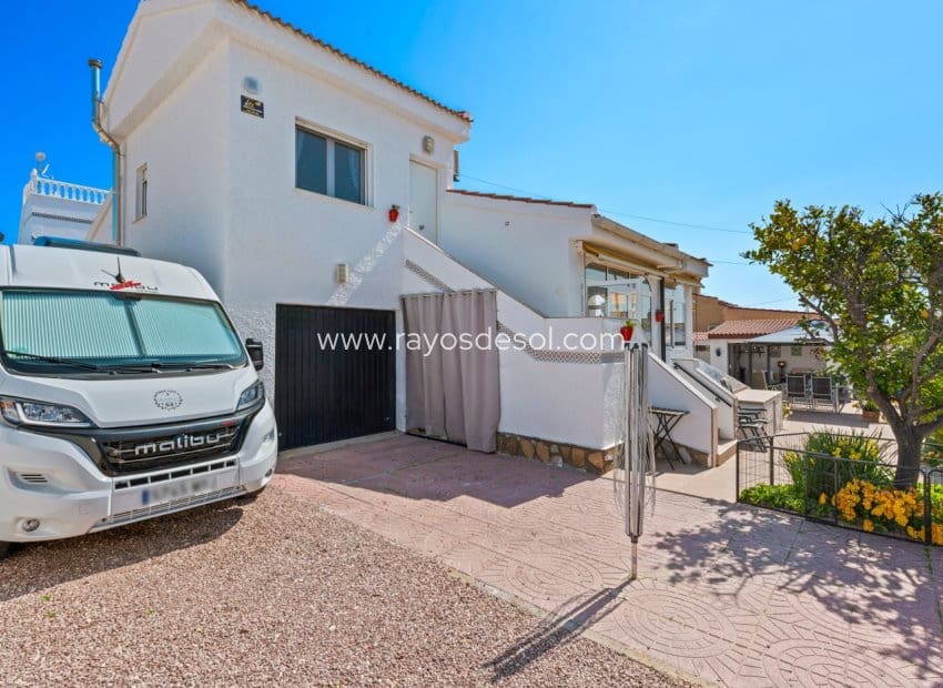 Chalet de 3 habitaciones en Rojales en venta con piscina - 495.000 € (Ref: 9723902)