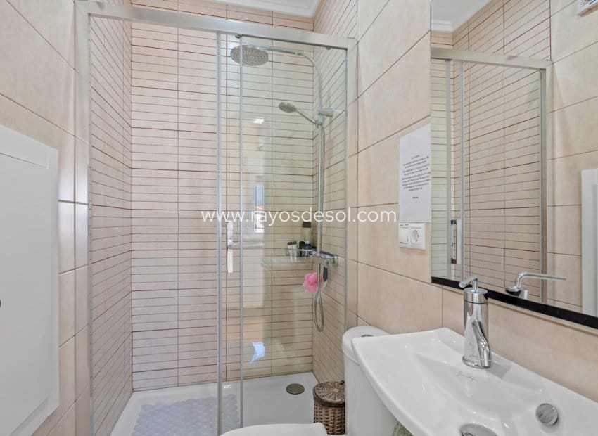 Chalet de 3 habitaciones en Rojales en venta con piscina - 495.000 € (Ref: 9723902)