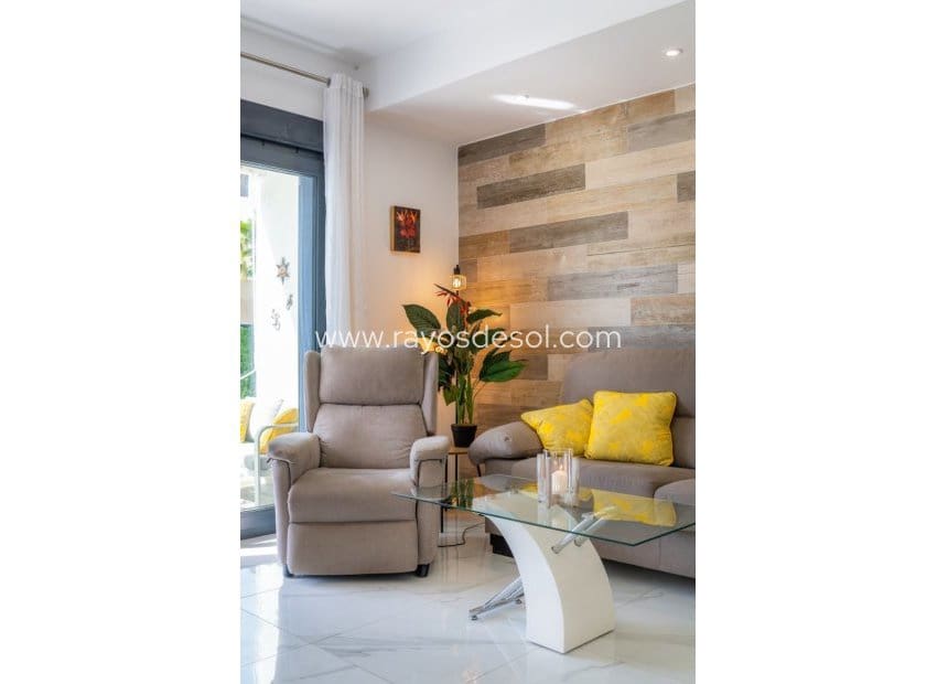 3 bedroom Villa for sale in Benijofar with pool - € 410,000 (Ref: 9747092)