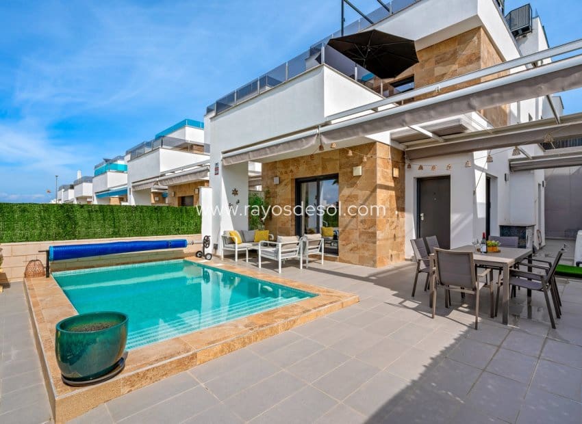3 bedroom Villa for sale in Benijofar with pool - € 410,000 (Ref: 9747092)