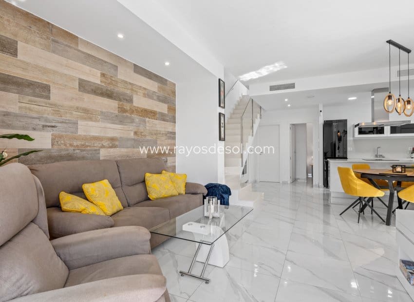 3 bedroom Villa for sale in Benijofar with pool - € 410,000 (Ref: 9747092)