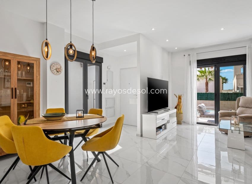 3 bedroom Villa for sale in Benijofar with pool - € 410,000 (Ref: 9747092)