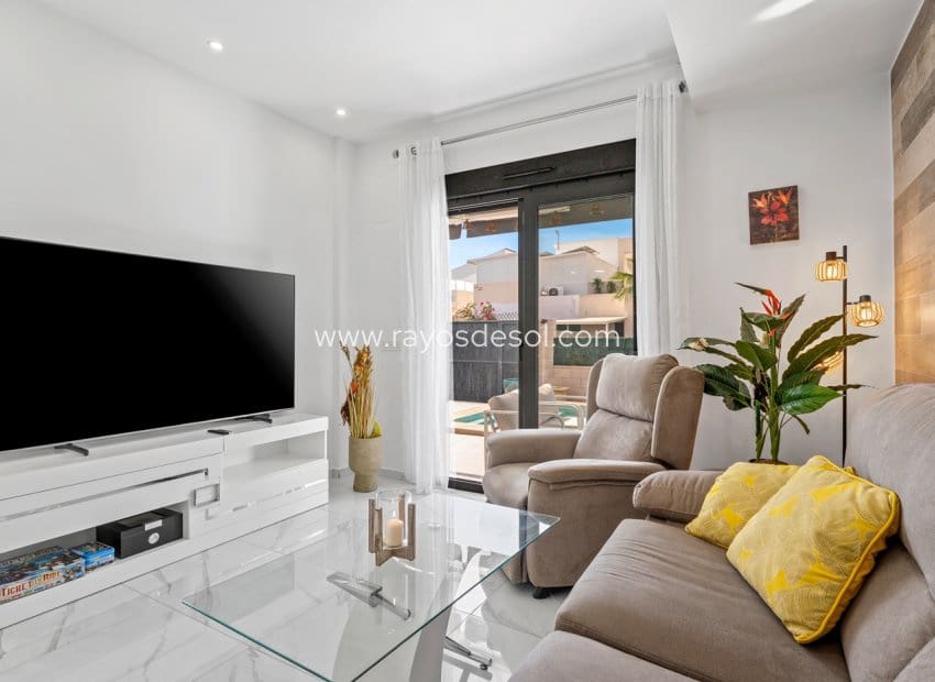 3 bedroom Villa for sale in Benijofar with pool - € 410,000 (Ref: 9747092)