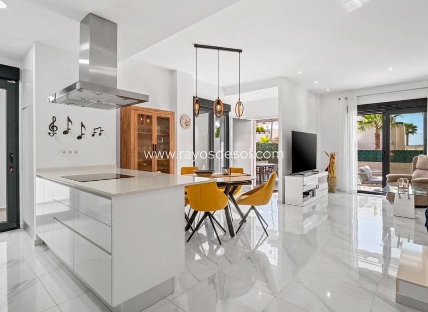 3 bedroom Villa for sale in Benijofar with pool - € 410,000 (Ref: 9747092)