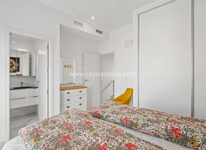 3 bedroom Villa for sale in Benijofar with pool - € 410,000 (Ref: 9747092)