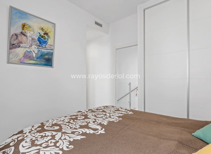 3 bedroom Villa for sale in Benijofar with pool - € 410,000 (Ref: 9747092)