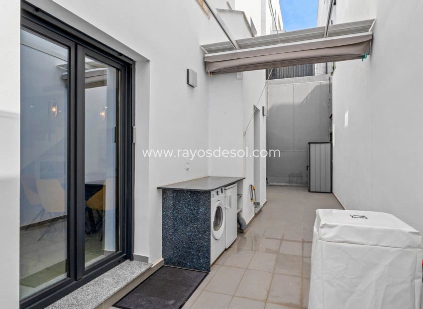 3 bedroom Villa for sale in Benijofar with pool - € 410,000 (Ref: 9747092)