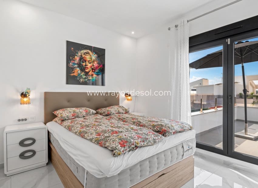 3 bedroom Villa for sale in Benijofar with pool - € 410,000 (Ref: 9747092)