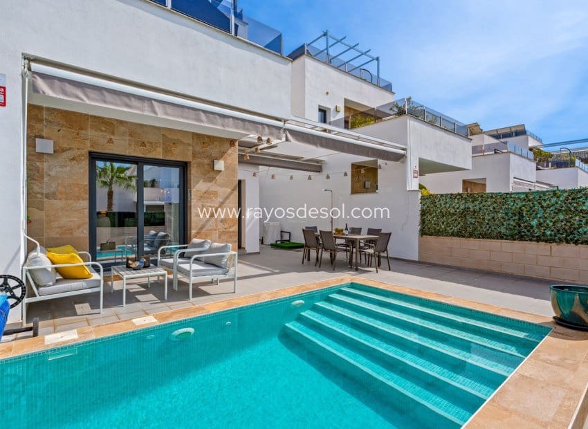 3 bedroom Villa for sale in Benijofar with pool - € 410,000 (Ref: 9747092)