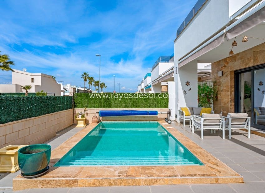 3 bedroom Villa for sale in Benijofar with pool - € 410,000 (Ref: 9747092)