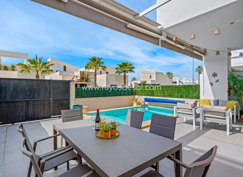 3 bedroom Villa for sale in Benijofar with pool - € 410,000 (Ref: 9747092)